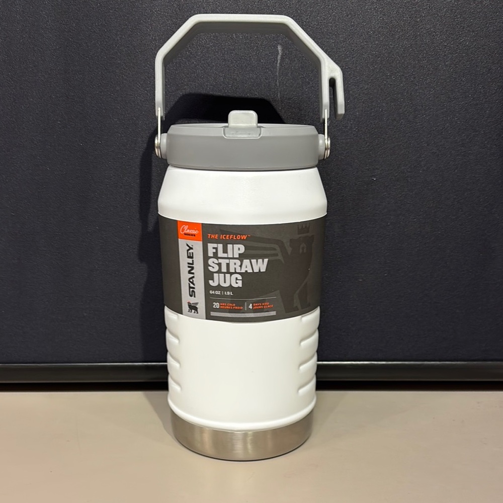 Stanley IceFlow Flip Straw Jug - White and Gray
